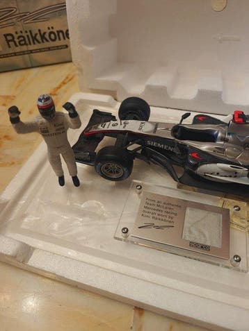 Hot Wheels 1:18 - Modelauto - McLaren-Mercedes MP4-20 (2005)