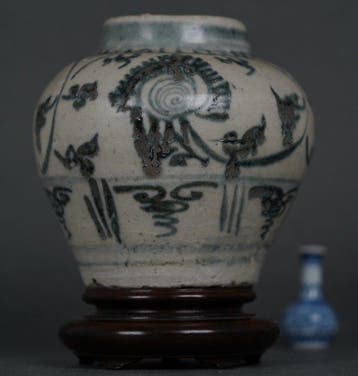Jiajing (1522-1566) - Pot - Blauw-witte bolvormige vaas uit