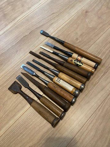 Set van elf Japanse timmermansgereedschappen – Traditionele