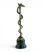 sculptuur, Rod of Asclepius - 38 cm - Brons, Marmer, Antiek en Kunst