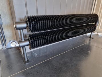 Industriële Ribbenbuisradiator – elektrisch 700 Watt – zwart, Doe-het-zelf en Bouw, Ophalen, 30 tot 80 cm, 500 tot 800 watt, Hoog rendement (Hr)