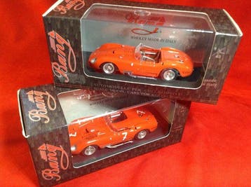 Bang 1:43 - Model raceauto (2) - ref. #7249/#7250 Maserati, Nieuw