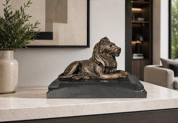 naar barye - sculptuur, Bronzen leeuw beeld op marmeren voet