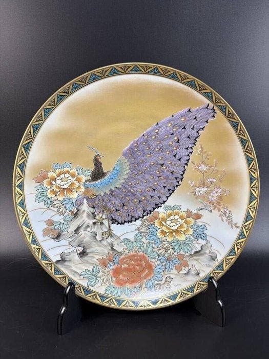 Kutani Ware Kinzan Kiln Decorative Charger with Overglaze, Antiquités & Art, Antiquités | Autres Antiquités