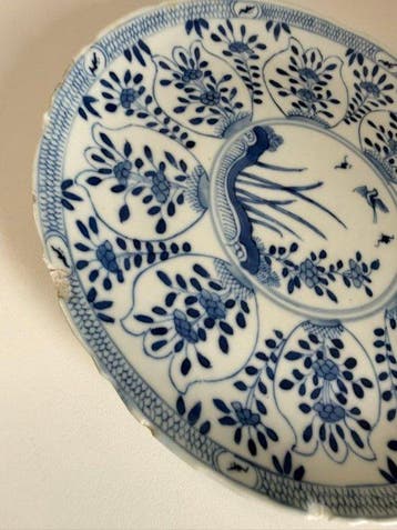 Assiette - Porcelaine - marque Kangxi, Antiquités & Art