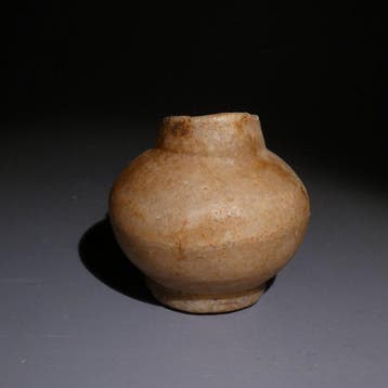 Égypte ancienne Albâtre Jarre à khol. 4,5 cm de hauteur.