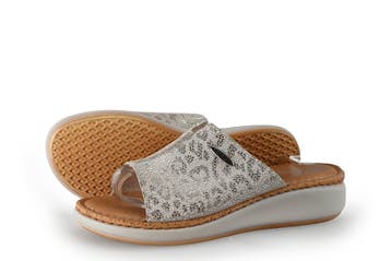 Flyflot Slippers in maat 38 Goud, Kleding | Dames, Schoenen, Slippers, Overige kleuren, Verzenden, Zo goed als nieuw
