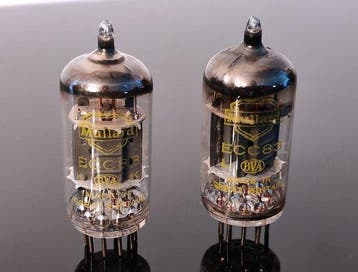 MULLARD - ECC83 / 12AX7 Impression Jaune (Paire assortie)