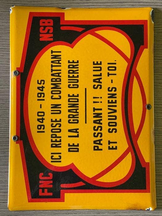 Hier rust een soldaat uit de Grote Oorlog. - Emaille bord -, Antiquités & Art, Antiquités | Assiettes décoratives & Carrelages