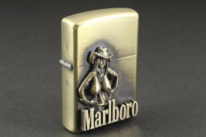 Zippo - Marlboro Sexy Girl Emblem - Zakaansteker - metaal, Verzamelen, Rookartikelen, Aanstekers en Luciferdoosjes