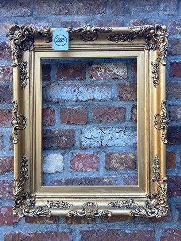 Cadre - 283. Ancien cadre doré à la feuille dor pour