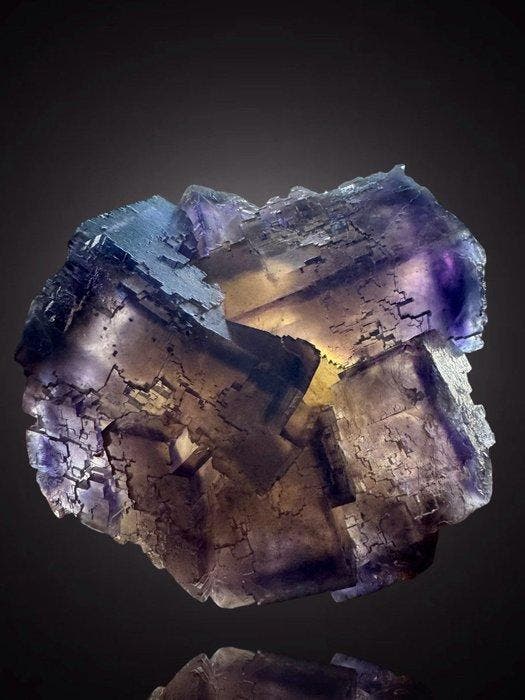 Minerva 1 FLUORITE met spook en ongelooflijke kleur, Verzamelen, Mineralen en Fossielen