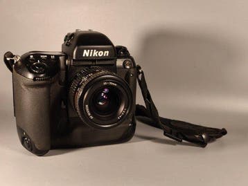 Nikon F5 + Nikkor 35-70 mm Analoge camera, Audio, Tv en Foto, Nieuw