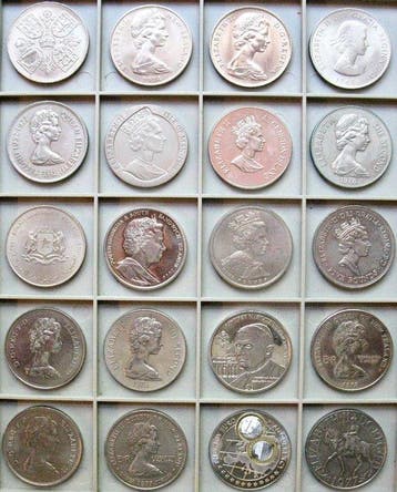 Wereld. 20 Different Crown Size Coins | 1953-2006 |