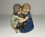 Royal Copenhagen - Beeldje - Two children with a puppy -