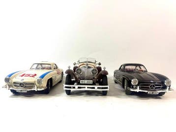 Bburago 1:18 - Model sportwagen (3) - Mercedes Gullwing (2x)