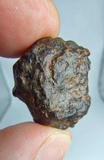Meteoriet goedgekeurd als achondriet-primitief-ongroepeerd., Verzamelen, Mineralen en Fossielen
