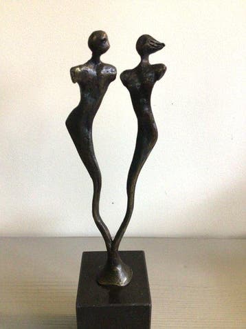 Corry Ammerlaan - sculptuur, “ Happy together “ - 22 cm -