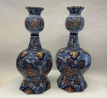 Paar grote polychrome Delftse knobbelvazen - Vaas -