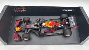 Minichamps 1:18 - Voiture miniature - Aston Martin Red Bull
