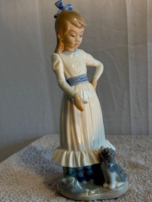 Lladró - Beeldje - Meisje met hond - Porselein, Antiek en Kunst, Antiek | Glaswerk en Kristal