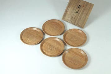 Bord - Miyajima-set met uitgehouwen houten schotels door