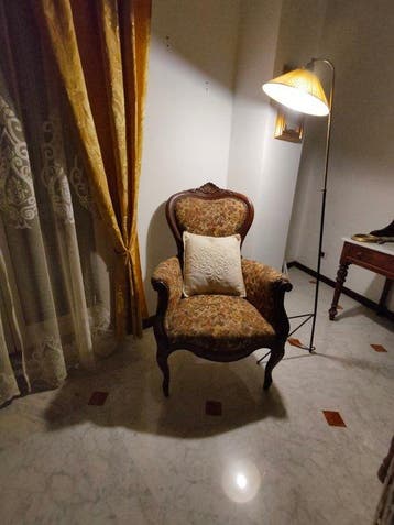 Fauteuil - Walnotenhout en Gobelin met bloemmotieven -