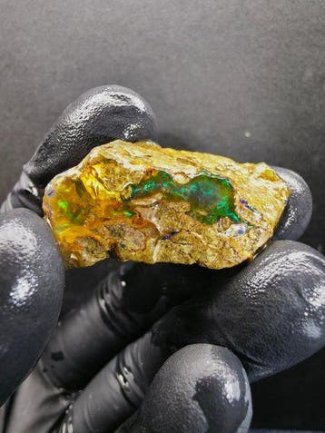 Spécimen dopale cristalline de 62 ct Rugueuse- 12.5 g