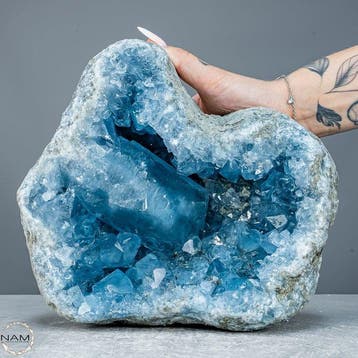 Druse naturelle de célestite – une œuvre céleste de la