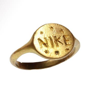 Oud-Romeins Goud Stijl Ring met inscriptie Nike (Victory)