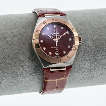 OMEGA – 29 mm, Stainless steel – Sedna gold on leather strap