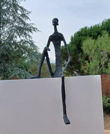 Sculpture, Homme au repos - 26 cm - Métal
