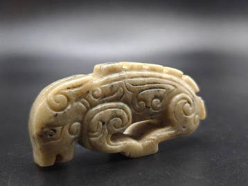 Oude Serpentine Group Draak-amulet - Hoogte: 63.42 mm -