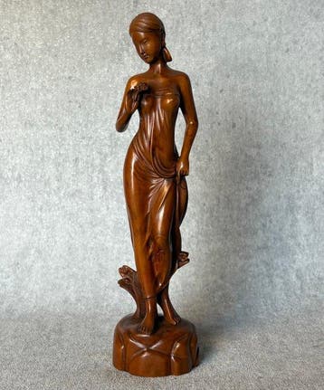 Figuur - Elegante Dame - Buxushout