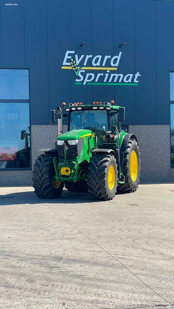 John Deere 6R 215 4WD tractor