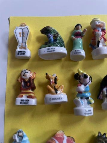 31 Disney Figurines - 1994