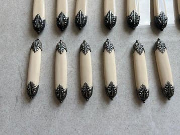 Ménagère pour 12 personnes (12) - Plaqué(e) argent - Couteau, Antiquités & Art
