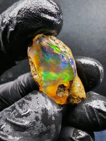 28cts Crystal Opal Ruw- 5.7 g