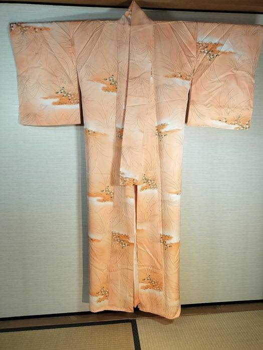 Elegant Apricot Orange Silk Komon Kimono  - Kimono -, Antiek en Kunst, Antiek | Overige Antiek
