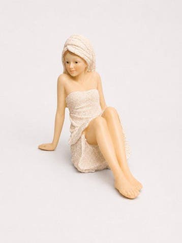 Statue, Elegant wellness sculptuur van zittende dame –, Antiek en Kunst