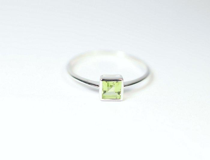 Peridot Ring / nieuw- 1.08 g - (1), Collections, Minéraux & Fossiles
