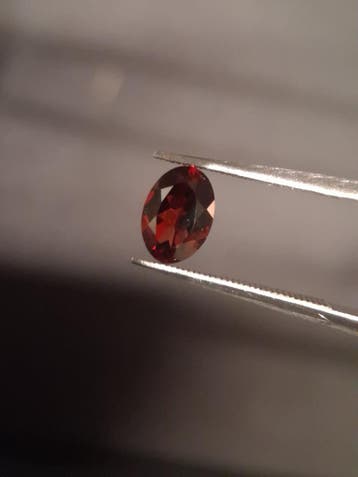 Natural Garnet - Rhodolite - 0.870 ct - oval - unheated- red, Verzenden