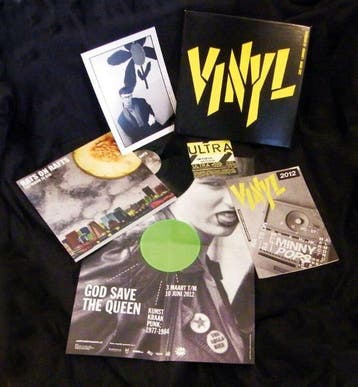 Vinyl (Goed), Verzenden