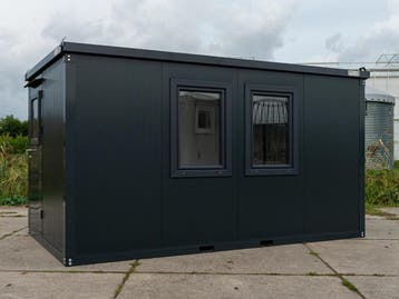 Bouwkeet 4x2 raam rechts inclusief opbouw