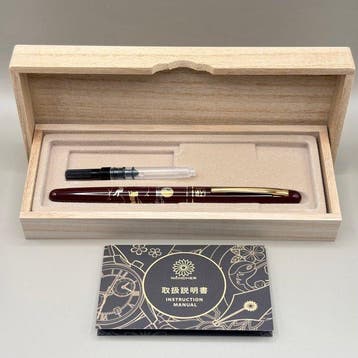 Kuretake & Wancher - Maki-e Fountain Pen with “The Moon and