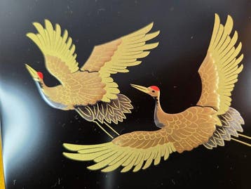 Boîte à documents japonaise laquée (fubako) avec des grues