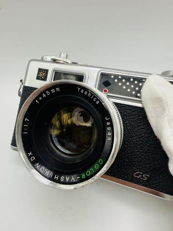 Yashica Electro 35 GS chrome with Color-Yashinon DX 1,7/45mm