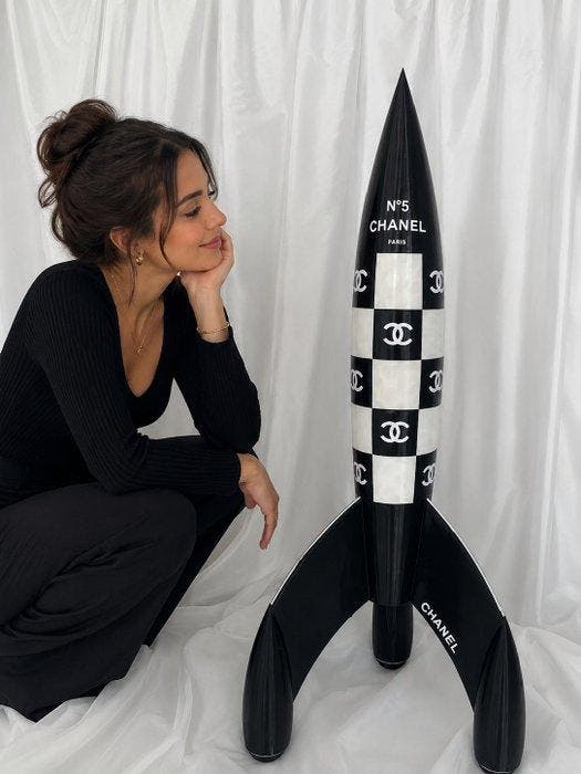 YDDERF - N°5 Chanel Paris. Rocket black and white XXL, Antiek en Kunst, Kunst | Designobjecten