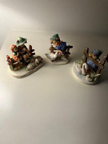 Goebel - M.I. Hummel - Figuur - Jongens en Meisjes op een
