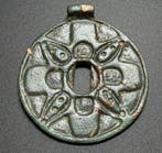 Viking periode Brons Grote, opengewerkte ronde amuleet met